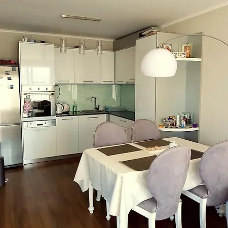 Rent Zornica شقة *